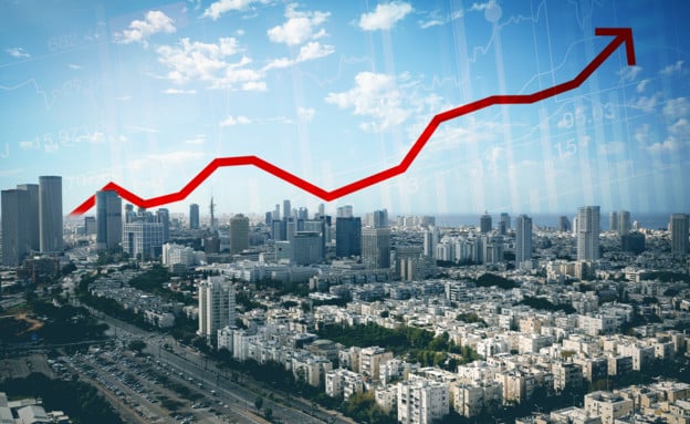 חץ אדום עולה מעל עיר.